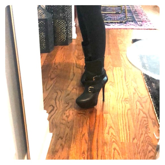 Report Signature Booties - Picture 2 of 7